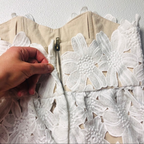 Stone Cold Fox white lace sleeveless midi dress - Picture 11 of 12